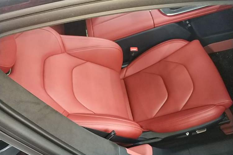 Used Xiaomi Auto SU7 2024 Four-Wheel Drive Ultra-Long Range Advanced Intelligent Driving Max Edition Right Front Seat