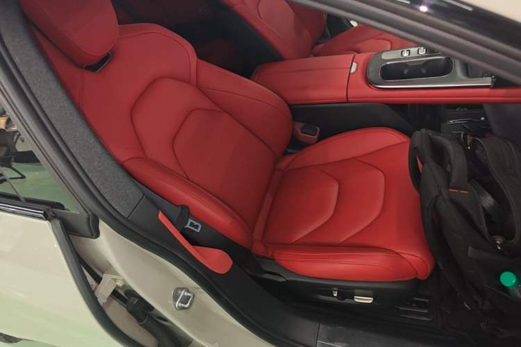 Used Xiaomi Auto SU7 2024 Rear-Drive Long-Range Intelligent Driving Version Right Front Seat