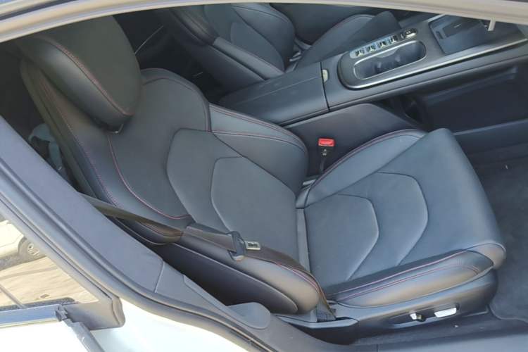 Used Xiaomi Auto SU7 2024 Four-Wheel Drive Ultra-Long Range Advanced Intelligent Driving Max Edition Right Front Seat