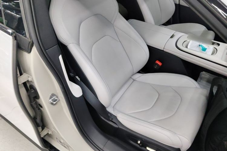 Used Xiaomi Auto SU7 2024 Four-Wheel Drive Ultra-Long Range Advanced Intelligent Driving Max Edition Right Front Seat