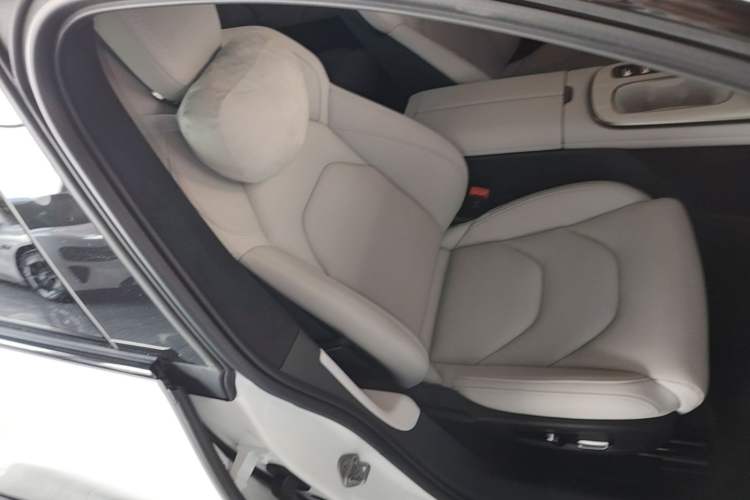 Used Xiaomi Auto SU7 2024 Four-Wheel Drive Ultra-Long Range Advanced Intelligent Driving Max Edition Right Front Seat