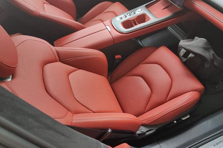 Used Xiaomi Auto SU7 2024 Four-Wheel Drive Ultra-Long Range Advanced Intelligent Driving Max Edition Right Front Seat