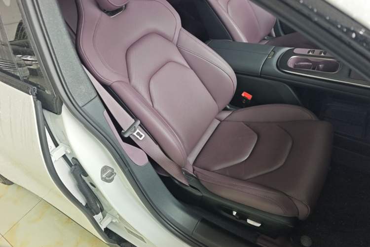 Used Xiaomi Auto SU7 2024 Rear-Drive Long-Range Intelligent Driving Version Right Front Seat