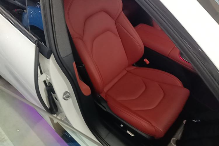 Used Xiaomi Auto SU7 2024 Rear-Drive Ultra-Long Range Advanced Pro-Level Intelligent Driving Version Right Front Seat