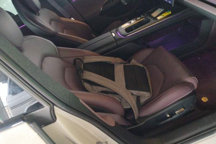 Used Xiaomi Auto SU7 2024 Rear-Drive Long-Range Intelligent Driving Version Right Front Seat