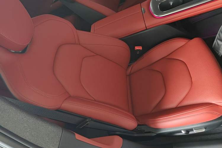 Used Xiaomi Auto SU7 2024 Rear-Drive Long-Range Intelligent Driving Version Right Front Seat