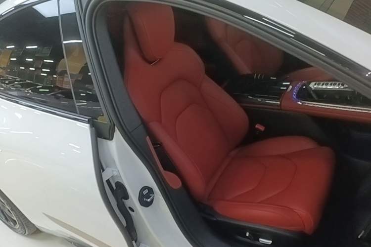 Used Xiaomi Auto SU7 2024 Rear-Drive Ultra-Long Range Advanced Pro-Level Intelligent Driving Version Right Front Seat