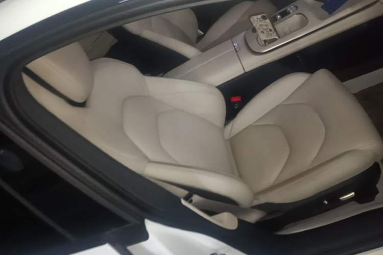 Used Xiaomi Auto SU7 2024 Rear-Drive Long-Range Intelligent Driving Version Right Front Seat