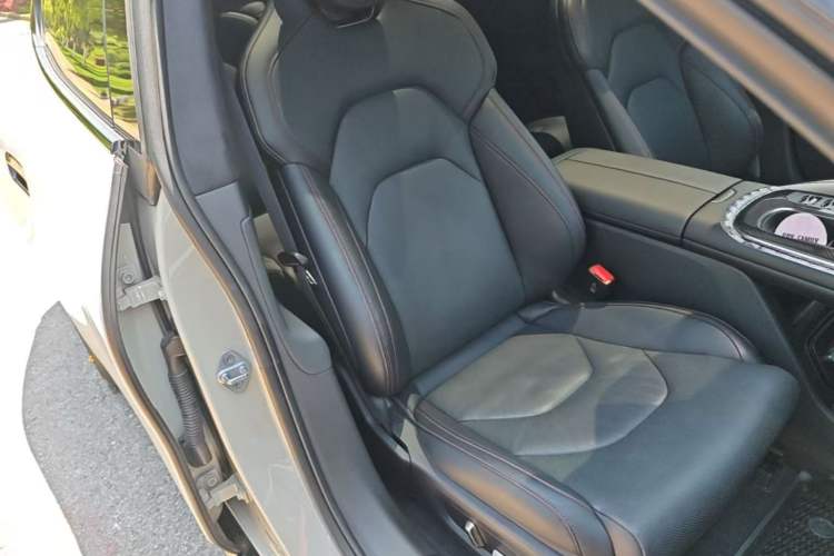 Used Xiaomi Auto SU7 2024 Four-Wheel Drive Ultra-Long Range Advanced Intelligent Driving Max Edition Right Front Seat