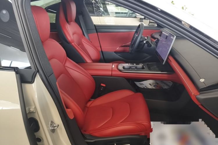 Used Xiaomi Auto SU7 2024 Rear-Drive Long-Range Intelligent Driving Version Right Front Seat