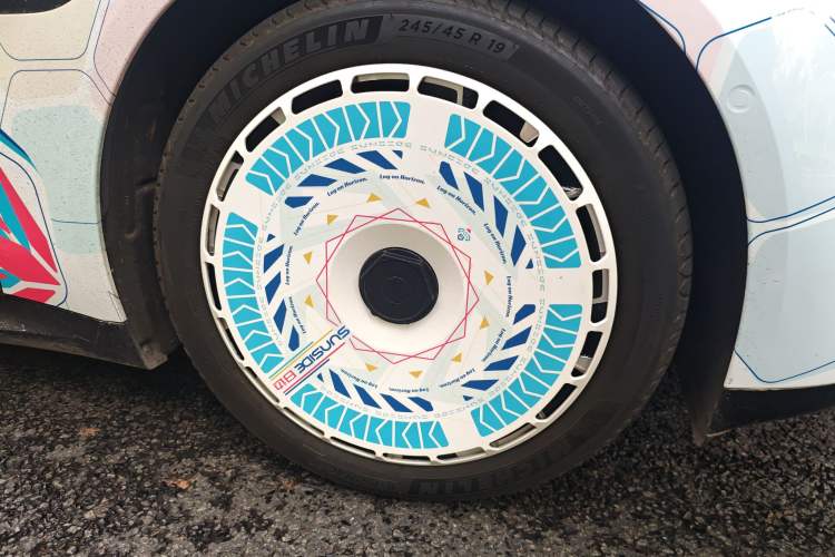 Used Xiaomi Auto SU7 2024 Rear-Drive Ultra-Long Range Advanced Pro-Level Intelligent Driving Version Right Front Wheel Hub