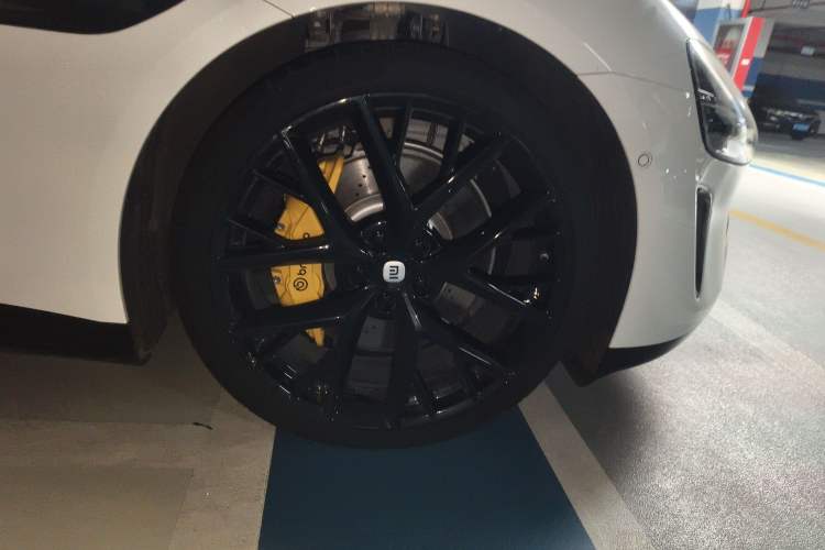 Used Xiaomi Auto SU7 2024 Four-Wheel Drive Ultra-Long Range Advanced Intelligent Driving Max Edition Right Front Wheel Hub