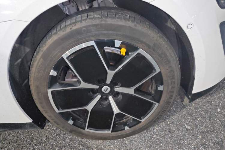 Used Xiaomi Auto SU7 2024 Rear-Drive Standard Founder Edition Right Front Wheel Hub