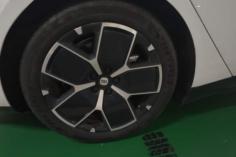 Used Xiaomi Auto SU7 2024 Rear-Drive Long-Range Intelligent Driving Version Right Front Wheel Hub
