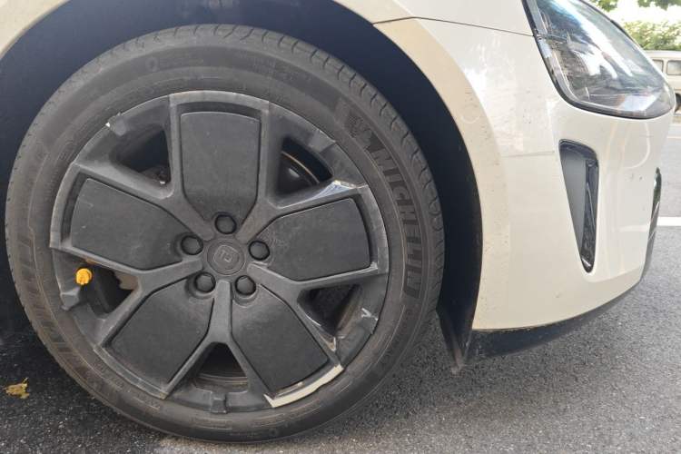 Used Xiaomi Auto SU7 2024 Rear-Drive Long-Range Intelligent Driving Version Right Front Wheel Hub