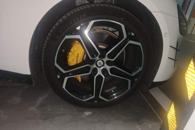 Used Xiaomi Auto SU7 2024 Rear-Drive Long-Range Intelligent Driving Version Right Front Wheel Hub