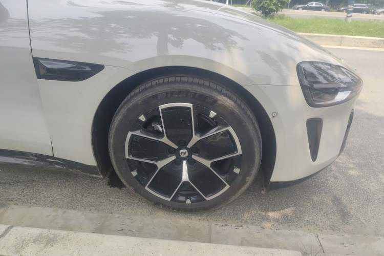 Used Xiaomi Auto SU7 2024 Rear-Drive Long-Range Intelligent Driving Version Right Front Wheel Hub
