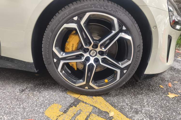 Used Xiaomi Auto SU7 2024 Four-Wheel Drive Ultra-Long Range Advanced Intelligent Driving Max Edition Right Front Wheel Hub