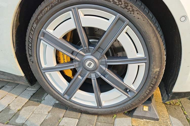 Used Xiaomi Auto SU7 2024 Four-Wheel Drive Ultra-Long Range Advanced Intelligent Driving Max Edition Right Front Wheel Hub