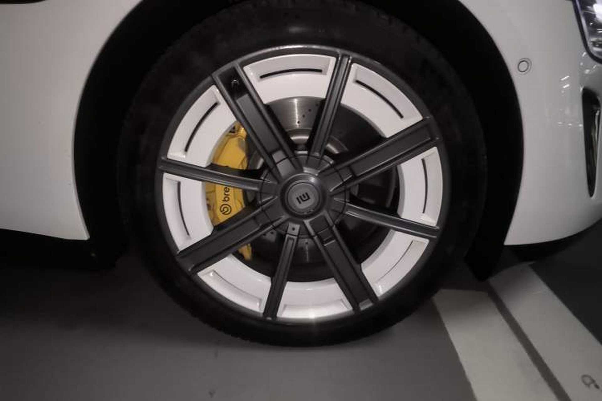 Used Xiaomi Auto SU7 2024 Rear-Drive Ultra-Long Range Advanced Pro-Level Intelligent Driving Version Right Front Wheel Hub