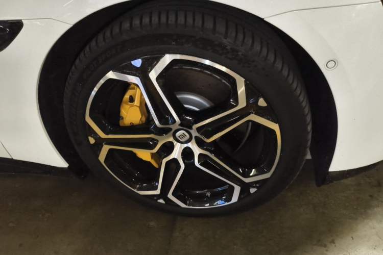 Used Xiaomi Auto SU7 2024 Four-Wheel Drive Ultra-Long Range Advanced Intelligent Driving Max Edition Right Front Wheel Hub