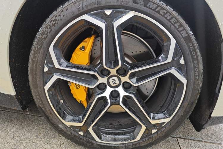 Used Xiaomi Auto SU7 2024 Rear-Drive Long-Range Intelligent Driving Version Right Front Wheel Hub