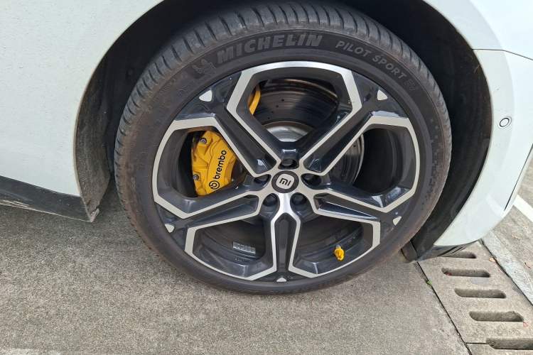 Used Xiaomi Auto SU7 2024 Rear-Drive Ultra-Long Range Advanced Pro-Level Intelligent Driving Version Right Front Wheel Hub