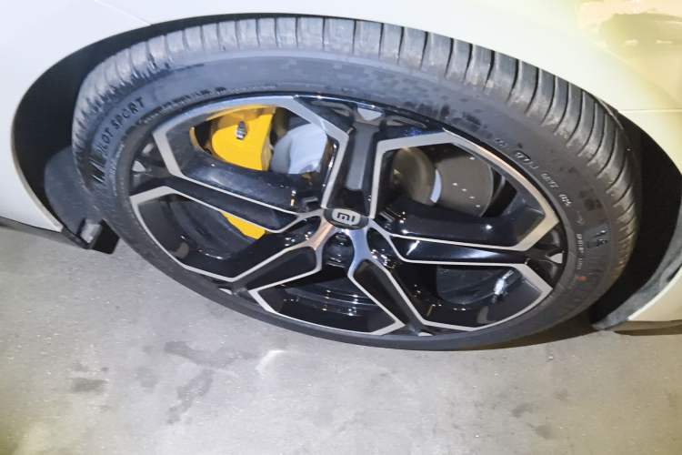 Used Xiaomi Auto SU7 2024 Four-Wheel Drive Ultra-Long Range Advanced Intelligent Driving Max Edition Right Front Wheel Hub