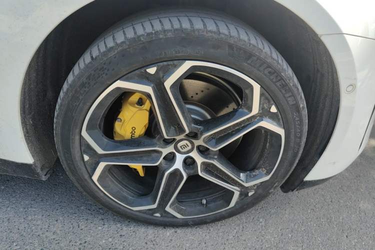 Used Xiaomi Auto SU7 2024 Four-Wheel Drive Ultra-Long Range Advanced Intelligent Driving Max Edition Right Front Wheel Hub