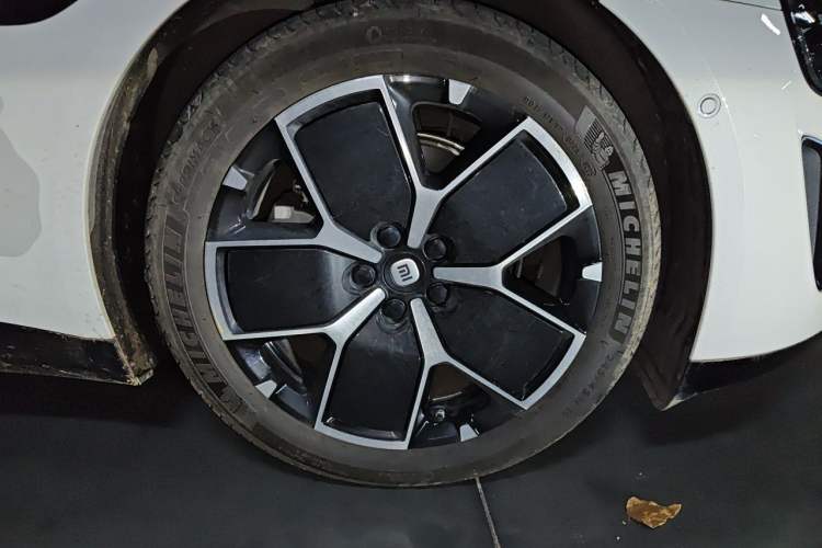 Used Xiaomi Auto SU7 2024 Rear-Drive Long-Range Intelligent Driving Version Right Front Wheel Hub