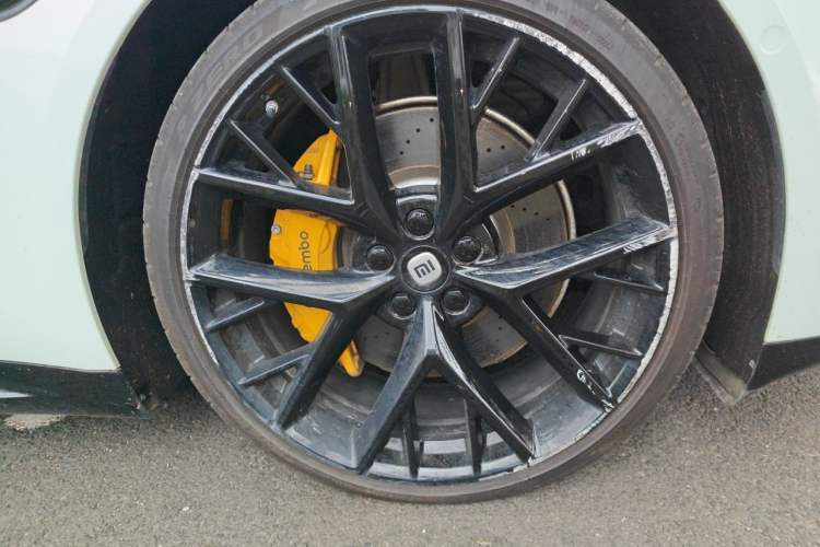 Used Xiaomi Auto SU7 2024 Four-Wheel Drive Ultra-Long Range Advanced Intelligent Driving Max Edition Right Front Wheel Hub