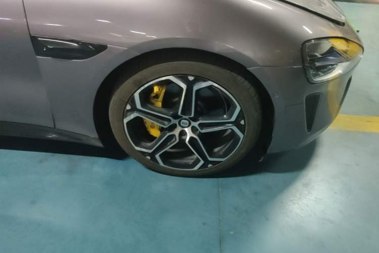 Used Xiaomi Auto SU7 2024 Four-Wheel Drive Ultra-Long Range Advanced Intelligent Driving Max Edition Right Front Wheel Hub