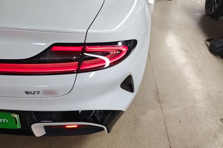 Used Xiaomi Auto SU7 2024 Four-Wheel Drive Ultra-Long Range Advanced Intelligent Driving Max Edition Right Rear Taillight