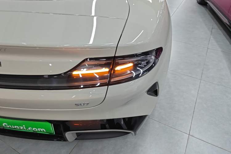 Used Xiaomi Auto SU7 2024 Rear-Drive Long-Range Intelligent Driving Version Right Rear Taillight