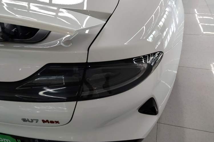 Used Xiaomi Auto SU7 2024 Four-Wheel Drive Ultra-Long Range Advanced Intelligent Driving Max Edition Right Rear Taillight