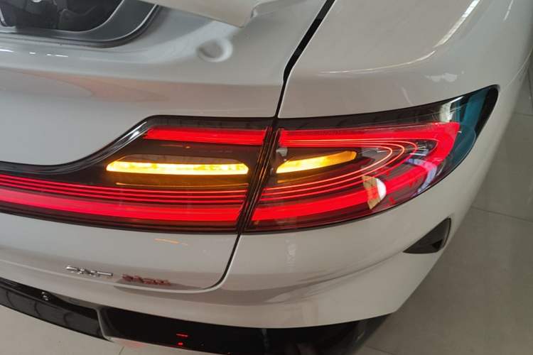Used Xiaomi Auto SU7 2024 Four-Wheel Drive Ultra-Long Range Advanced Intelligent Driving Max Edition Right Rear Taillight