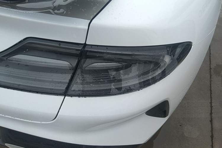 Used Xiaomi Auto SU7 2024 Four-Wheel Drive Ultra-Long Range Advanced Intelligent Driving Max Edition Right Rear Taillight