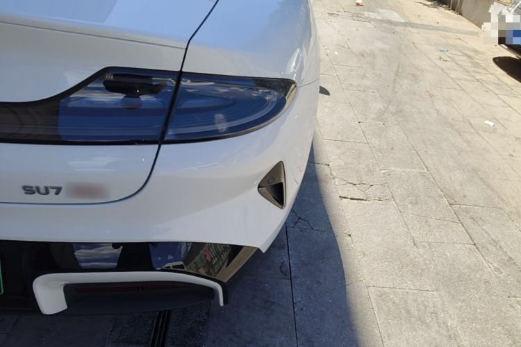 Used Xiaomi Auto SU7 2024 Four-Wheel Drive Ultra-Long Range Advanced Intelligent Driving Max Edition Right Rear Taillight