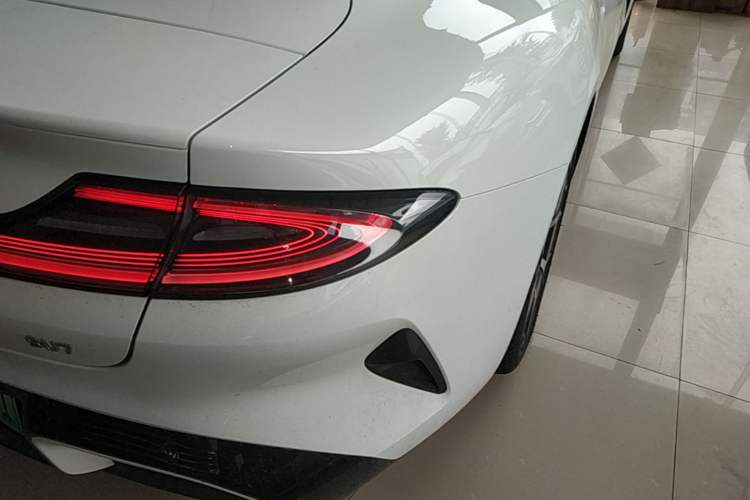 Used Xiaomi Auto SU7 2024 Rear-Drive Long-Range Intelligent Driving Version Right Rear Taillight