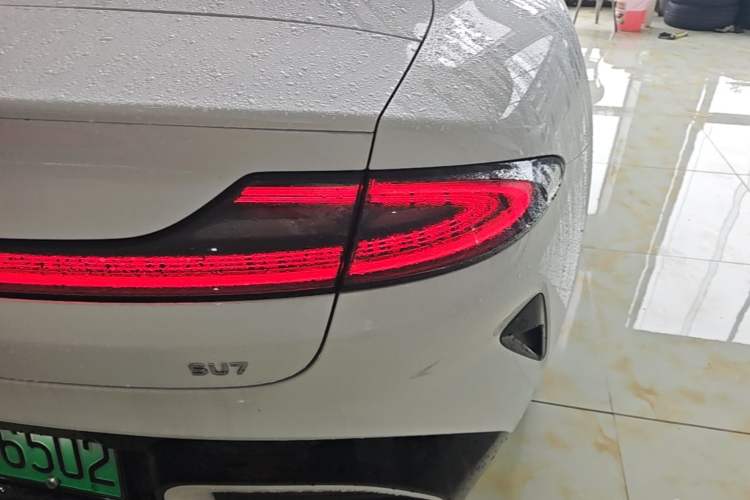 Used Xiaomi Auto SU7 2024 Rear-Drive Long-Range Intelligent Driving Version Right Rear Taillight