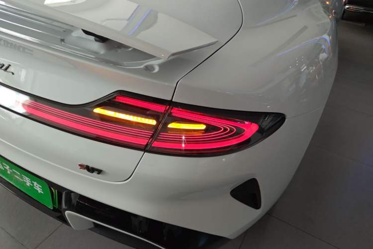 Used Xiaomi Auto SU7 2024 Rear-Drive Long-Range Intelligent Driving Version Right Rear Taillight