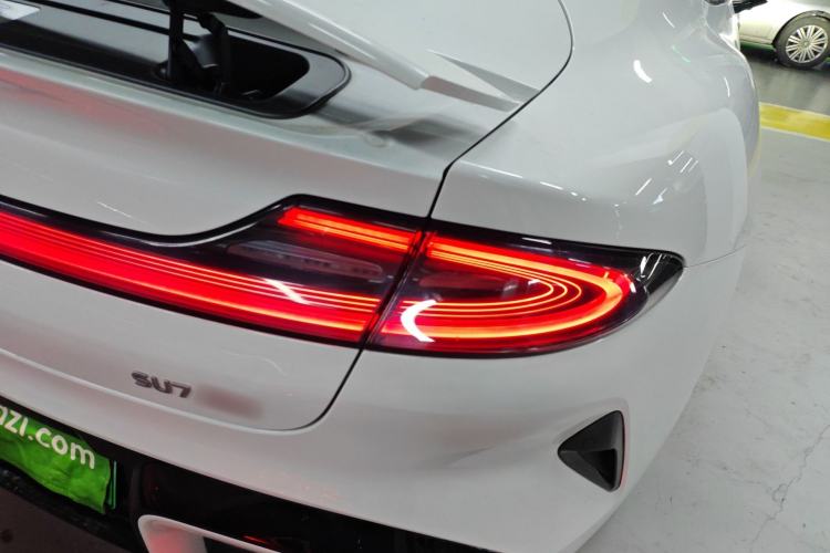 Used Xiaomi Auto SU7 2024 Four-Wheel Drive Ultra-Long Range Advanced Intelligent Driving Max Edition Right Rear Taillight