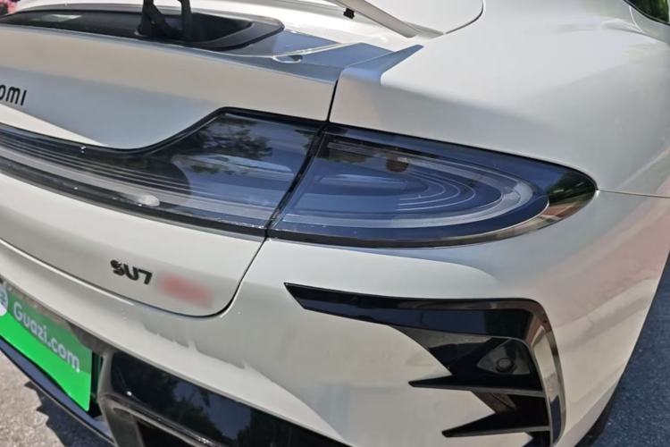 Used Xiaomi Auto SU7 2024 Four-Wheel Drive Ultra-Long Range Advanced Intelligent Driving Max Edition Right Rear Taillight
