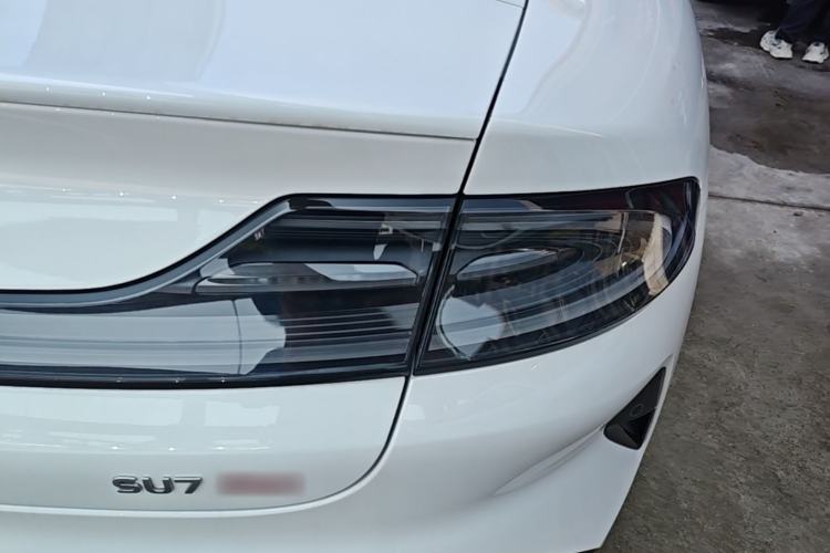 Used Xiaomi Auto SU7 2024 Four-Wheel Drive Ultra-Long Range Advanced Intelligent Driving Max Edition Right Rear Taillight