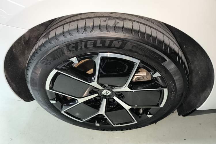 Used Xiaomi Auto SU7 2024 Rear-Drive Long-Range Intelligent Driving Version Right Rear Wheel Hub