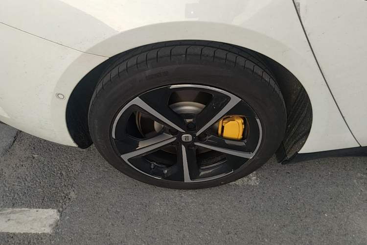 Used Xiaomi Auto SU7 2024 Four-Wheel Drive Ultra-Long Range Advanced Intelligent Driving Max Edition Right Rear Wheel Hub