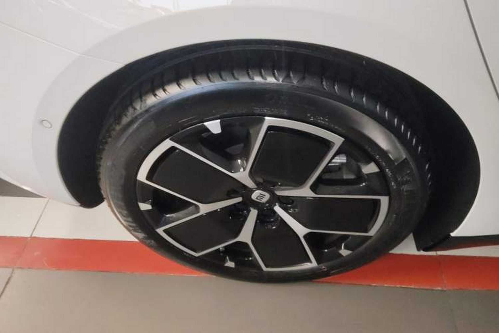 Used Xiaomi Auto SU7 2024 Rear-Drive Ultra-Long Range Advanced Pro-Level Intelligent Driving Version Right Rear Wheel Hub