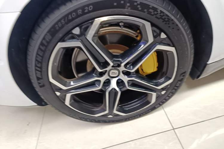 Used Xiaomi Auto SU7 2024 Four-Wheel Drive Ultra-Long Range Advanced Intelligent Driving Max Edition Right Rear Wheel Hub