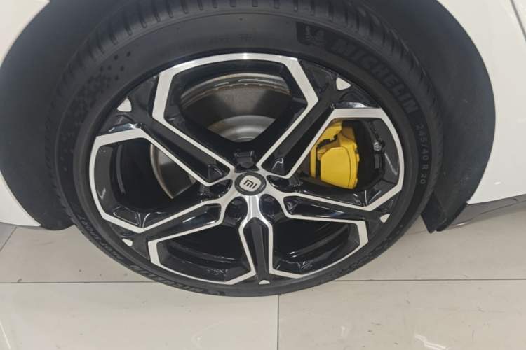Used Xiaomi Auto SU7 2024 Rear-Drive Long-Range Intelligent Driving Version Right Rear Wheel Hub