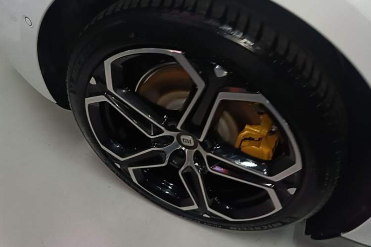 Used Xiaomi Auto SU7 2024 Rear-Drive Ultra-Long Range Advanced Pro-Level Intelligent Driving Version Right Rear Wheel Hub